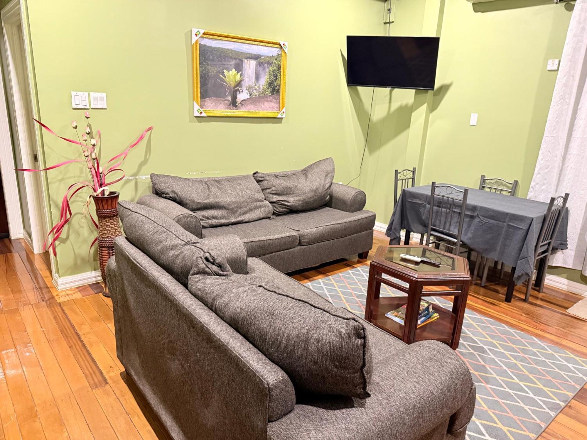 Hollywood Guesthouse Джорджтаун Екстериор снимка